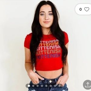 Kittenish red cropped tee